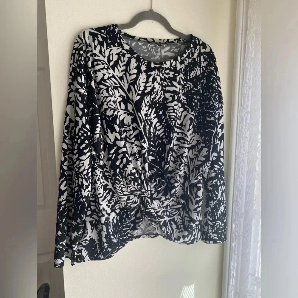 Ellen Weaver Top Blouse Women’s XL Black & White Twist Front Long Sleeve Blouse